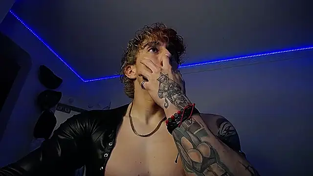 Snapshot of strongboy_ chatting on 03-16-25, 10:20 strongboy online show from 03-16-25, 10:20