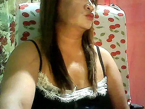 Snapshot of hott_scarlett chatting on 04-14-26, 12:55 hott scarlett online show from 04-14-26, 12:55