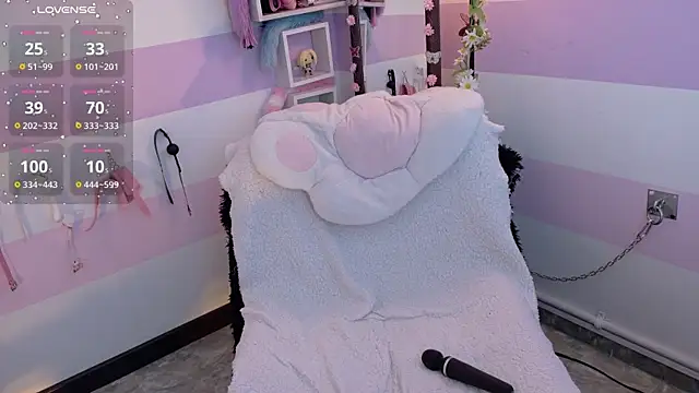 Catwhite  online show from 04-15-26, 07:58