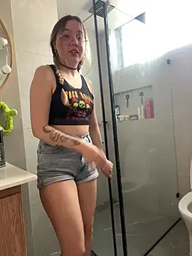 Snapshot of Darling_XXX chatting on 12-18-24, 07:08 Darling XXX online show from 12-18-24, 07:08