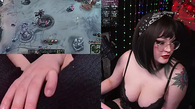 Snapshot of evamila chatting on 11-22-25, 02:32 evamila online show from 11-22-25, 02:32