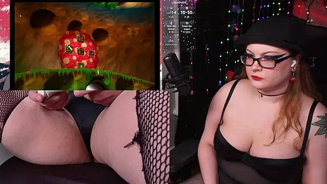 Snapshot of evamila chatting on 11-24-25, 11:32 evamila online show from 11-24-25, 11:32