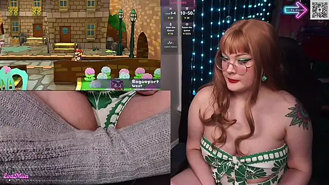 Snapshot of evamila chatting on 12-17-25, 01:11 evamila online show from 12-17-25, 01:11