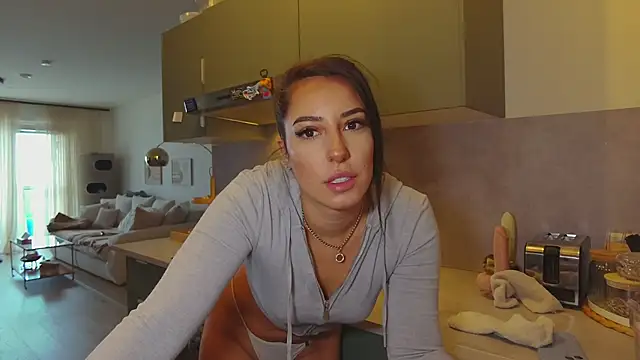 Snapshot of SissiVienna chatting on 10-30-25, 12:28 SissiVienna online show from 10-30-25, 12:28