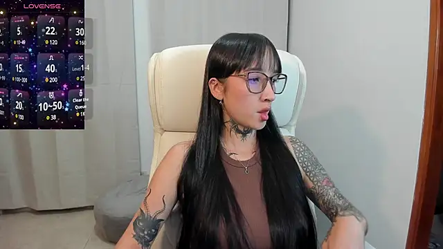 Snapshot of xisisxx chatting on 12-13-24, 02:32 xisisxx online show from 12-13-24, 02:32