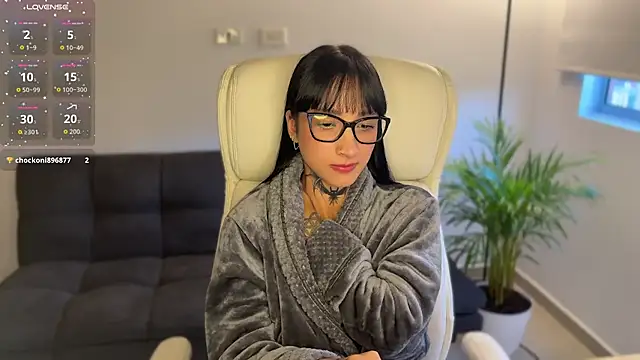 Snapshot of xisisxx chatting on 10-08-25, 10:40 xisisxx online show from 10-08-25, 10:40