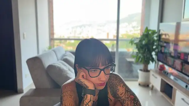 Snapshot of xisisxx chatting on 10-27-25, 09:30 xisisxx online show from 10-27-25, 09:30