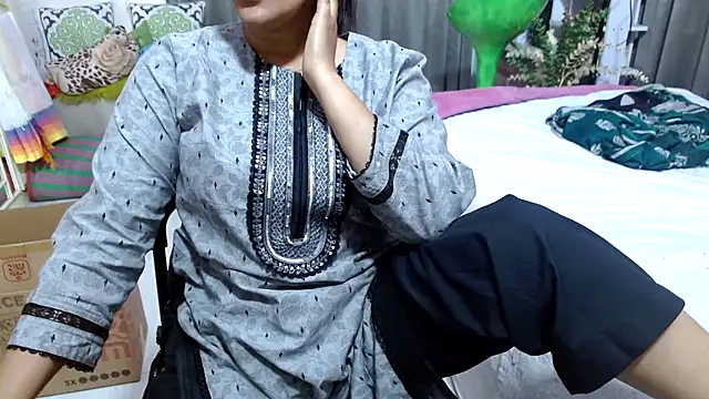 Lovelywife786 online show from 02-19-25, 01:28