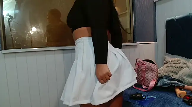 Snapshot of EmilyQueen3x chatting on 02-23-25, 04:13 EmilyQueen3x online show from 02-23-25, 04:13