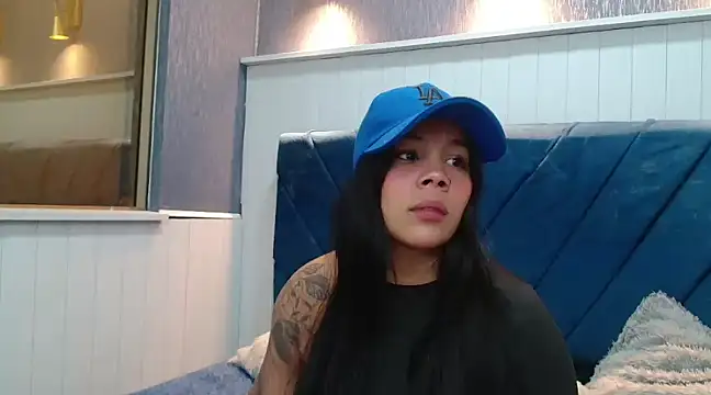 Snapshot of EmilyQueen3x chatting on 02-25-25, 01:06 EmilyQueen3x online show from 02-25-25, 01:06