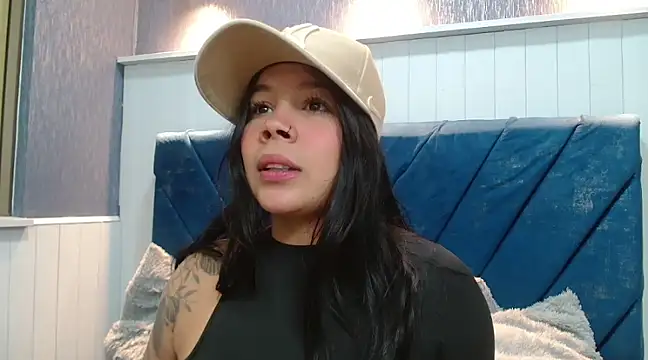 Snapshot of EmilyQueen3x chatting on 03-20-25, 12:53 EmilyQueen3x online show from 03-20-25, 12:53