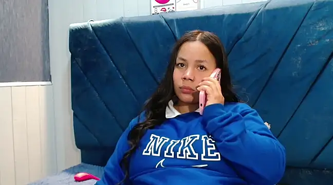 Snapshot of EmilyQueen3x chatting on 03-21-25, 04:29 EmilyQueen3x online show from 03-21-25, 04:29