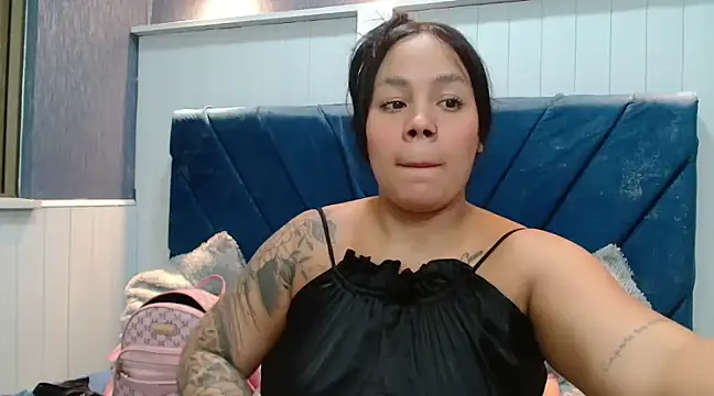 Snapshot of EmilyQueen3x chatting on 03-22-25, 02:03 EmilyQueen3x online show from 03-22-25, 02:03