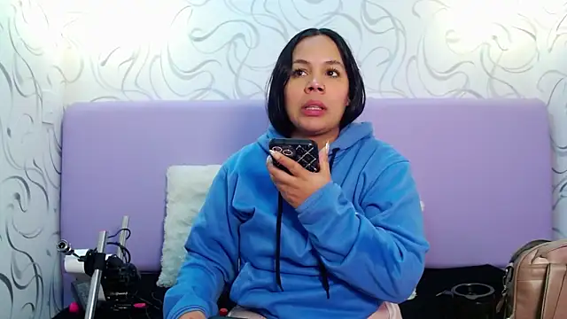 Snapshot of EmilyQueen3x chatting on 10-09-25, 12:58 EmilyQueen3x online show from 10-09-25, 12:58