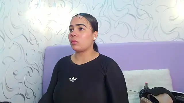 Snapshot of EmilyQueen3x chatting on 10-12-25, 01:32 EmilyQueen3x online show from 10-12-25, 01:32