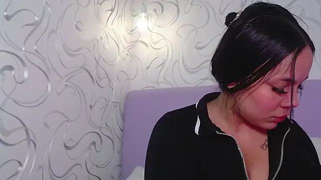 Snapshot of EmilyQueen3x chatting on 10-30-25, 09:15 EmilyQueen3x online show from 10-30-25, 09:15