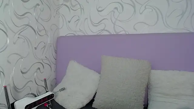 Snapshot of EmilyQueen3x chatting on 11-12-25, 01:55 EmilyQueen3x online show from 11-12-25, 01:55