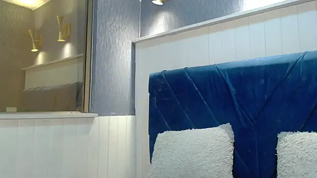 Snapshot of EmilyQueen3x chatting on 11-21-25, 01:10 EmilyQueen3x online show from 11-21-25, 01:10