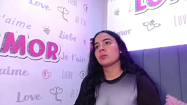 Snapshot of EmilyQueen3x chatting on 11-22-25, 03:55 EmilyQueen3x online show from 11-22-25, 03:55