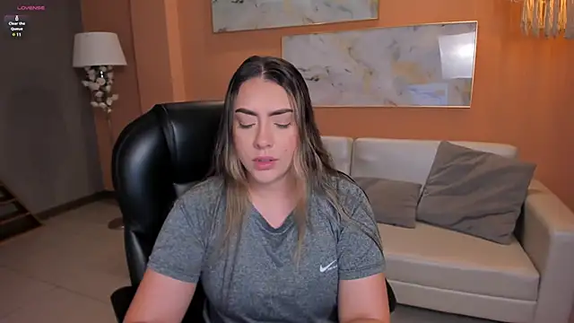 Snapshot of MartinnaBonnet chatting on 01-06-25, 10:57 MartinnaBonnet online show from 01-06-25, 10:57