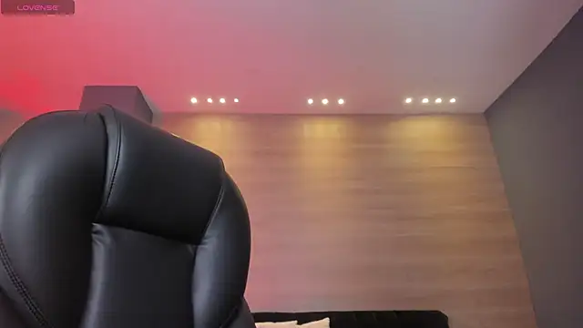 Snapshot of MartinnaBonnet chatting on 01-07-25, 10:22 MartinnaBonnet online show from 01-07-25, 10:22