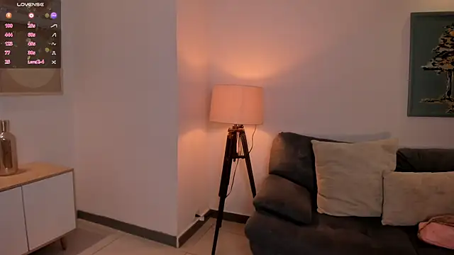 Snapshot of MartinnaBonnet chatting on 02-19-25, 11:25 MartinnaBonnet online show from 02-19-25, 11:25