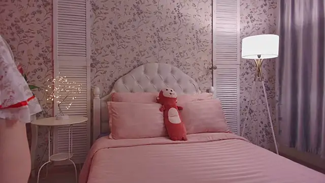 Wendy-Darling online show from 10-31-25, 01:06