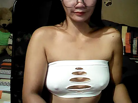 Snapshot of Mia_Rein chatting on 03-11-26, 11:16 Mia Rein online show from 03-11-26, 11:16