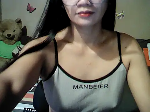 Snapshot of Mia_Rein chatting on 03-23-26, 03:32 Mia Rein online show from 03-23-26, 03:32