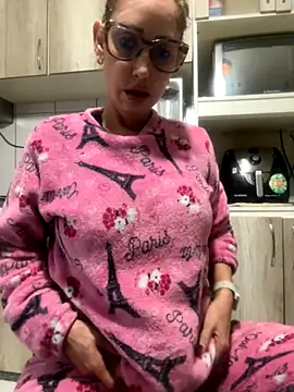 Snapshot of RAIRAsexy chatting on 10-24-25, 08:55 RAIRAsexy online show from 10-24-25, 08:55