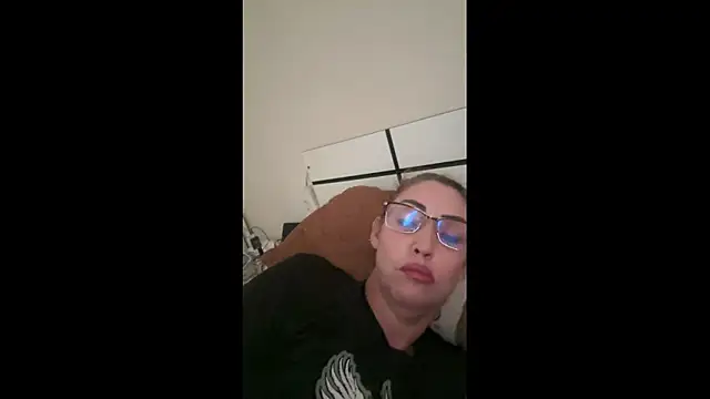 Snapshot of RAIRAsexy chatting on 12-15-25, 06:12 RAIRAsexy online show from 12-15-25, 06:12