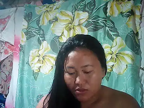 Snapshot of Sexyhorney4u chatting on 09-15-25, 05:24 Sexyhorney4u online show from 09-15-25, 05:24