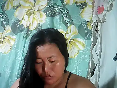 Snapshot of Sexyhorney4u chatting on 10-19-25, 09:43 Sexyhorney4u online show from 10-19-25, 09:43