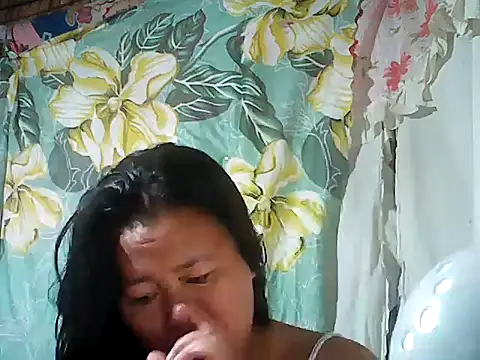 Snapshot of Sexyhorney4u chatting on 11-17-25, 08:14 Sexyhorney4u online show from 11-17-25, 08:14