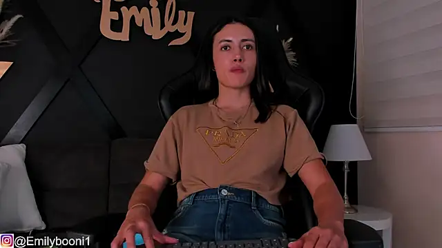 Snapshot of EmilyBoonny1 chatting on 03-11-25, 07:36 EmilyBoonny1 online show from 03-11-25, 07:36