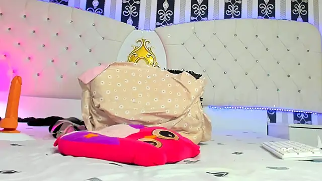 Snapshot of Aidasina chatting on 01-26-25, 02:45 Aidasina online show from 01-26-25, 02:45