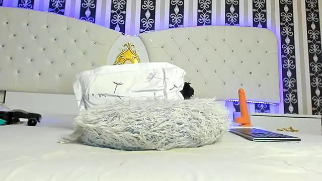 Snapshot of Aidasina chatting on 02-08-25, 02:26 Aidasina online show from 02-08-25, 02:26