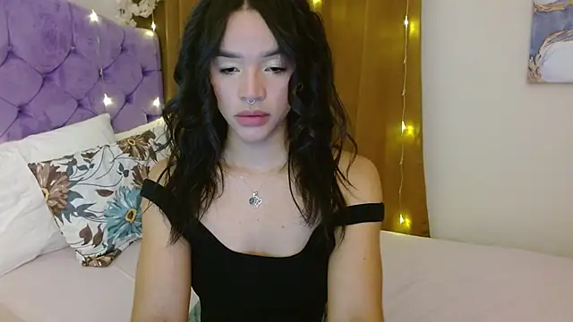 Snapshot of kiarablue chatting on 12-12-24, 02:04 kiarablue online show from 12-12-24, 02:04
