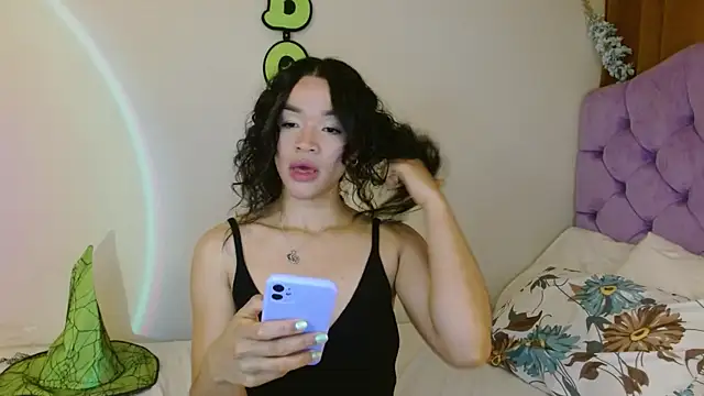 Snapshot of kiarablue chatting on 10-18-25, 01:41 kiarablue online show from 10-18-25, 01:41