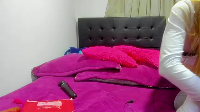 horny  molly  online show from 03-20-26, 03:44