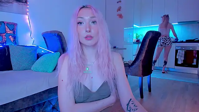 Snapshot of AlexRoseLiRed chatting on 12-15-24, 07:10 AlexRoseLiRed online show from 12-15-24, 07:10