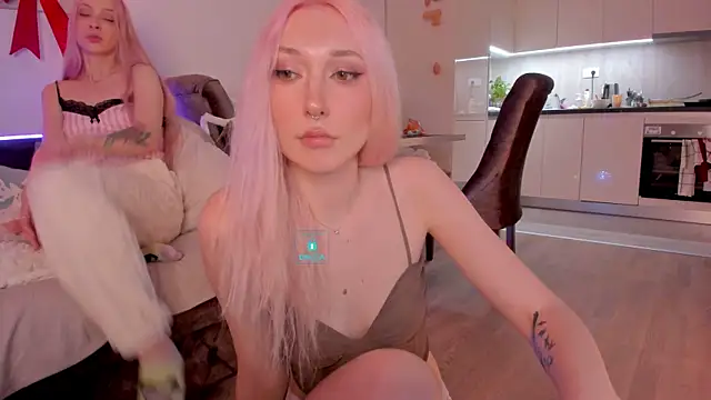 Snapshot of AlexRoseLiRed chatting on 12-30-24, 02:31 AlexRoseLiRed online show from 12-30-24, 02:31