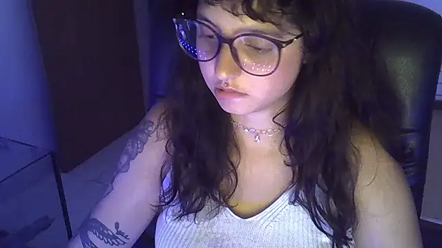 Snapshot of myamillor chatting on 12-16-24, 10:03 myamillor online show from 12-16-24, 10:03