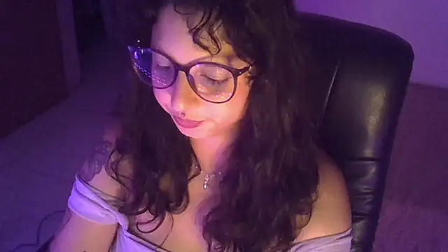 Snapshot of myamillor chatting on 12-18-24, 10:02 myamillor online show from 12-18-24, 10:02