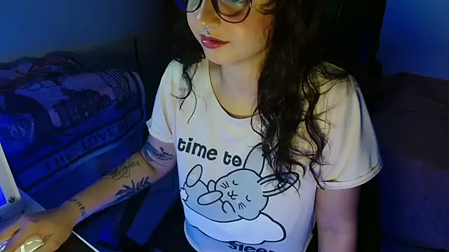 Snapshot of myamillor chatting on 01-07-25, 10:19 myamillor online show from 01-07-25, 10:19