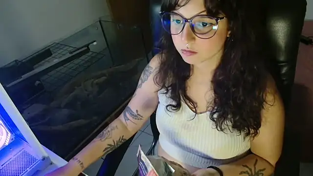 Snapshot of myamillor chatting on 01-10-25, 10:04 myamillor online show from 01-10-25, 10:04