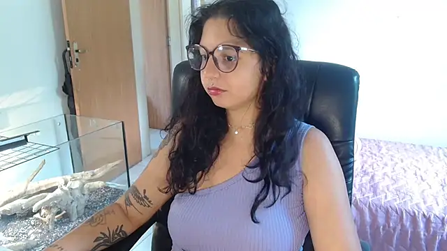 Snapshot of myamillor chatting on 03-21-25, 02:29 myamillor online show from 03-21-25, 02:29