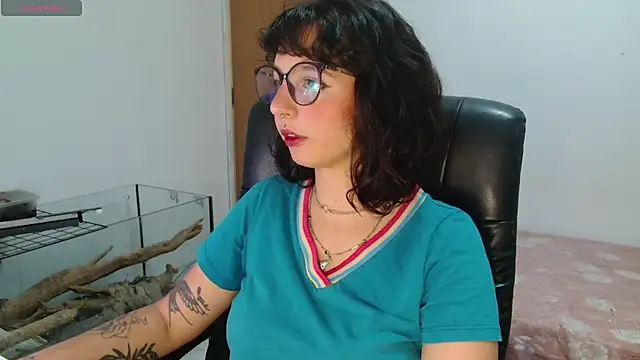 Snapshot of myamillor chatting on 09-11-25, 09:48 myamillor online show from 09-11-25, 09:48