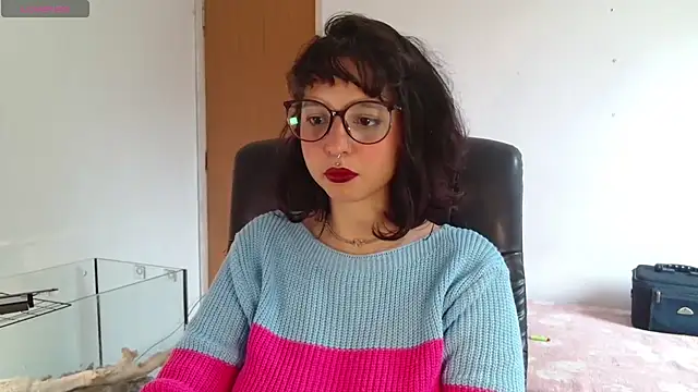 Snapshot of myamillor chatting on 09-25-25, 01:04 myamillor online show from 09-25-25, 01:04