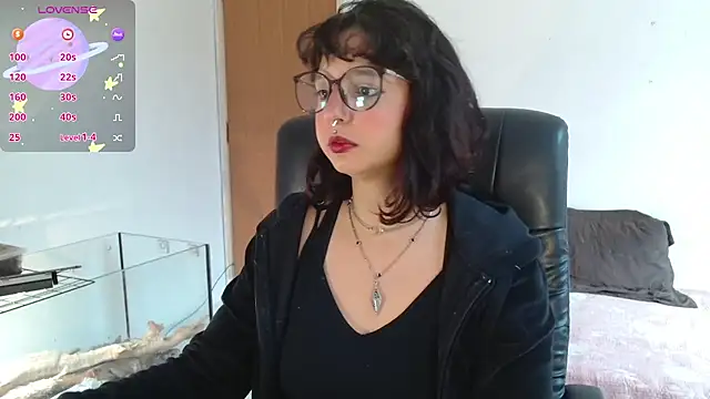 Snapshot of myamillor chatting on 09-26-25, 12:20 myamillor online show from 09-26-25, 12:20